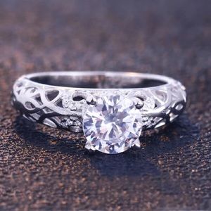 925 sterling silver ring with Zirconia stone